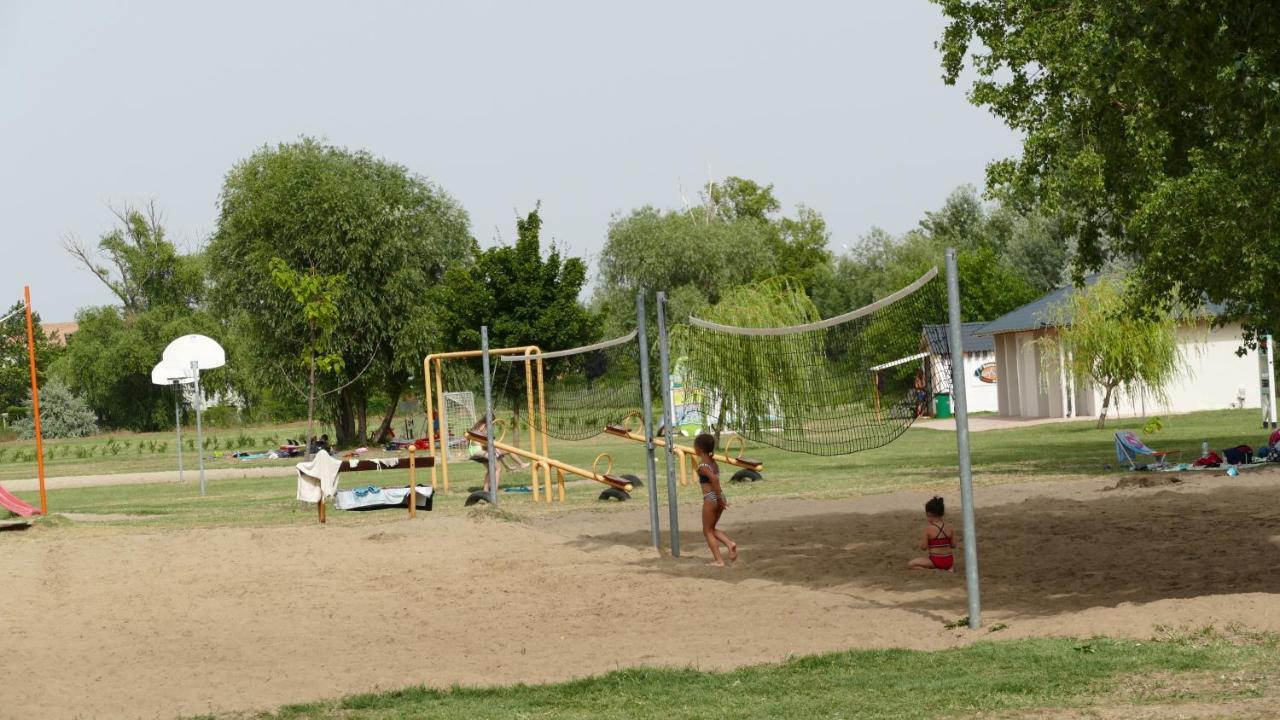 Familia Camping Balaton Balatonoszöd Exterior foto