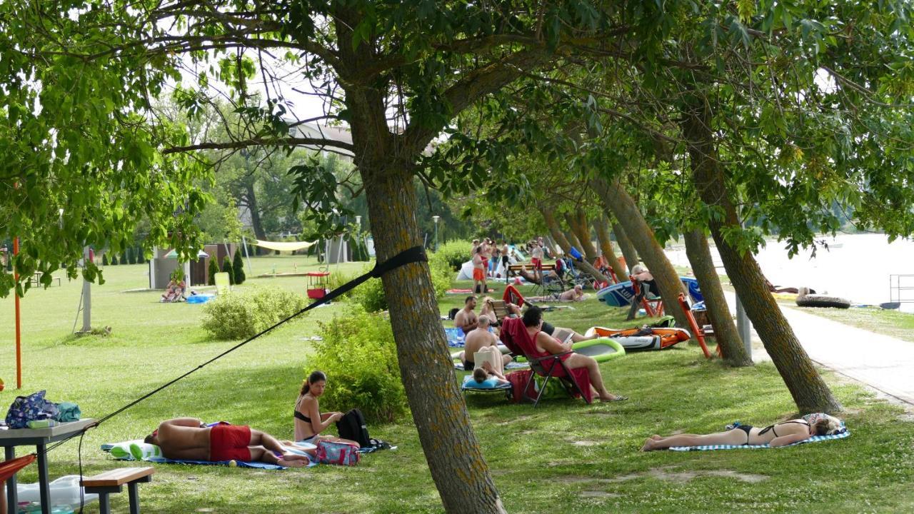 Familia Camping Balaton Balatonoszöd Exterior foto